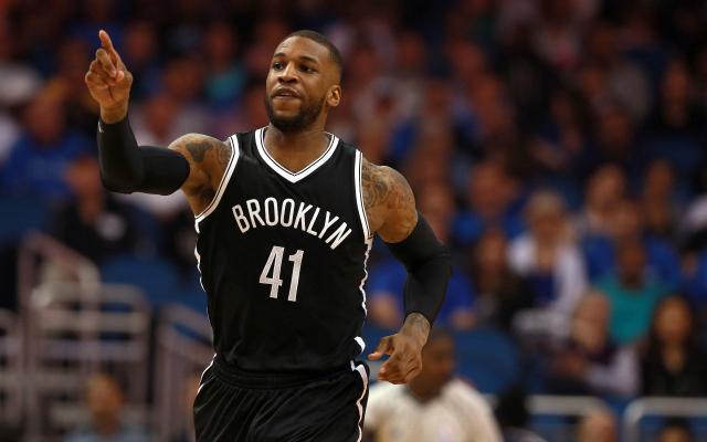 他总是坚持 他总是坚持